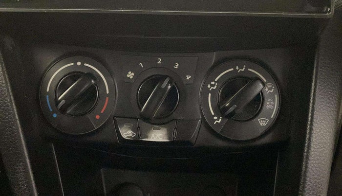 2015 Maruti Swift LXI (O), CNG, Manual, 89,496 km, AC Unit - Front vent has minor damage
