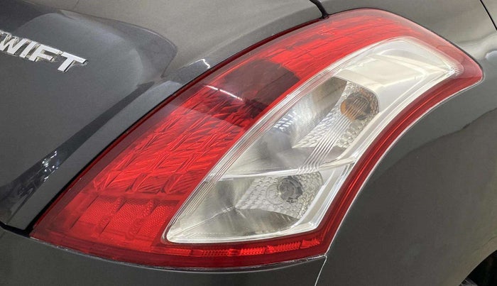 2015 Maruti Swift LXI (O), CNG, Manual, 89,496 km, Right tail light - Minor scratches