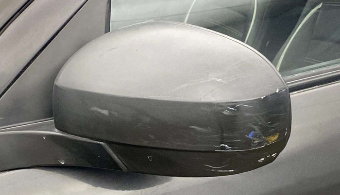 2015 Maruti Swift LXI (O), CNG, Manual, 89,496 km, Left rear-view mirror - ORVM knob broken and not working