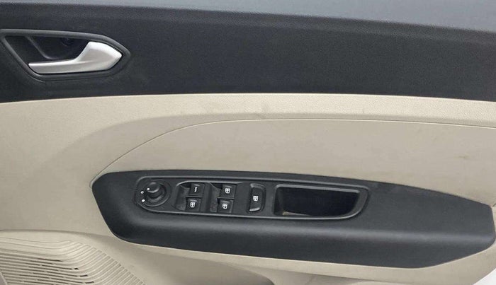 2022 Renault TRIBER RXZ, Petrol, Manual, 27,787 km, Right front window switch / handle - Power window makes minor noise