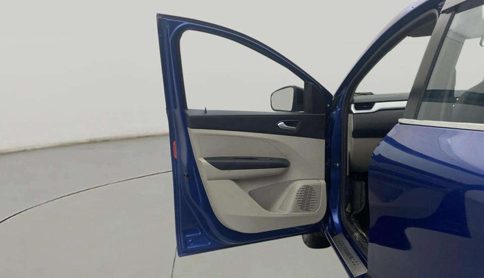 2022 Renault TRIBER RXZ AMT, Petrol, Automatic, 18,838 km, LHS Front Door