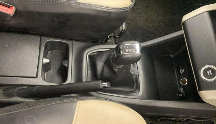 2022 Renault TRIBER RXZ AMT, Petrol, Automatic, 18,838 km, Gear Lever
