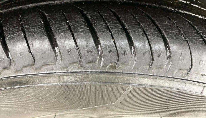 2021 Nissan MAGNITE XV PREMIUM TURBO CVT, Petrol, Automatic, 23,462 km, Right Front Tyre Tread