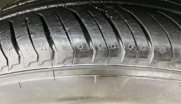 2021 Nissan MAGNITE XV PREMIUM TURBO CVT, Petrol, Automatic, 23,462 km, Left Front Tyre Tread