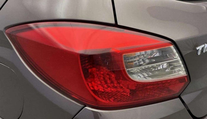 2018 Tata Tiago XZ PETROL, Petrol, Manual, 77,674 km, Left tail light - Minor damage
