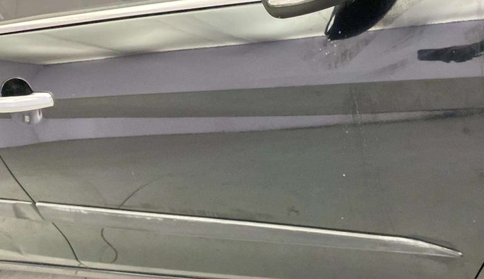 2015 Maruti Ciaz ZXI AT, Petrol, Automatic, 76,768 km, Driver-side door - Minor scratches