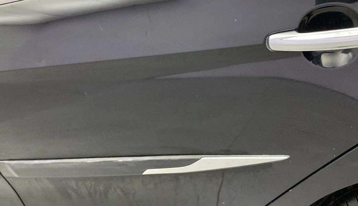 2015 Maruti Ciaz ZXI AT, Petrol, Automatic, 76,768 km, Rear left door - Slightly dented