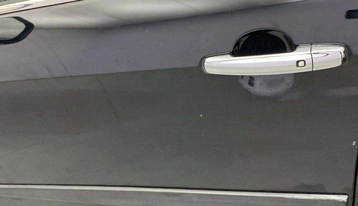 2015 Maruti Ciaz ZXI AT, Petrol, Automatic, 76,768 km, Front passenger door - Minor scratches