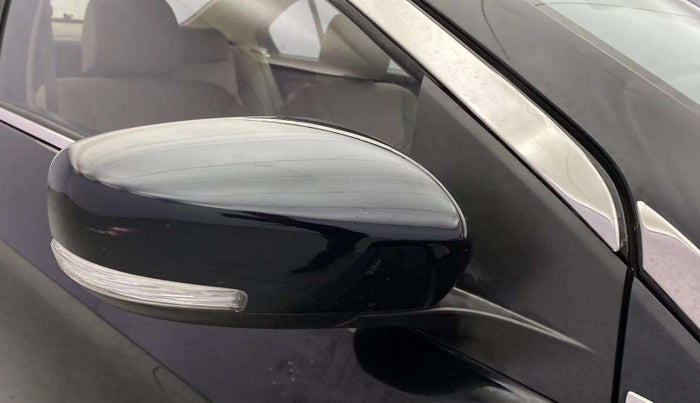 2015 Maruti Ciaz ZXI AT, Petrol, Automatic, 76,768 km, Right rear-view mirror - Minor noise