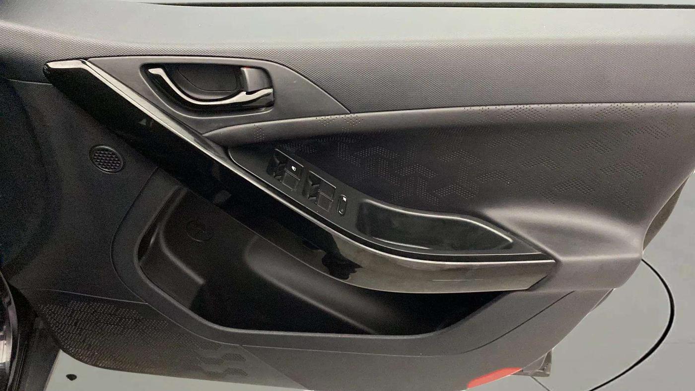 2021 Tata NEXON XZ PLUS (O) PETROL DARK EDITION, Petrol, Manual, 42,113 km, Driver Side Door Panels Control