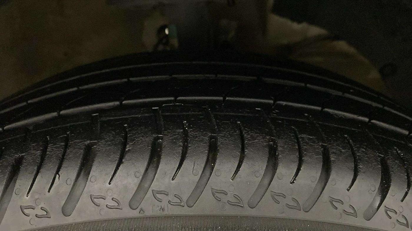 2024 Maruti XL6 ZETA CNG, CNG, Manual, 14,897 km, Right Front Tyre Tread