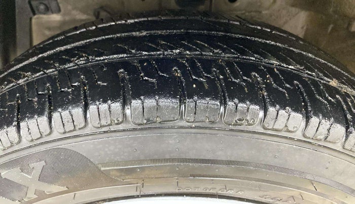 2014 Maruti Swift Dzire VDI, Diesel, Manual, 77,608 km, Left Front Tyre Tread