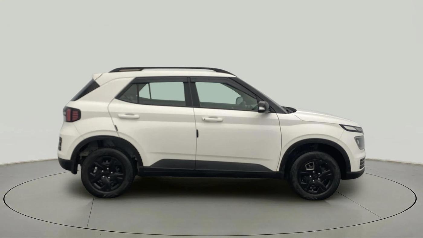 2024 Hyundai VENUE S (O) 1.2 KNIGHT EDITION, Petrol, Manual, 4,210 km, Right Side View