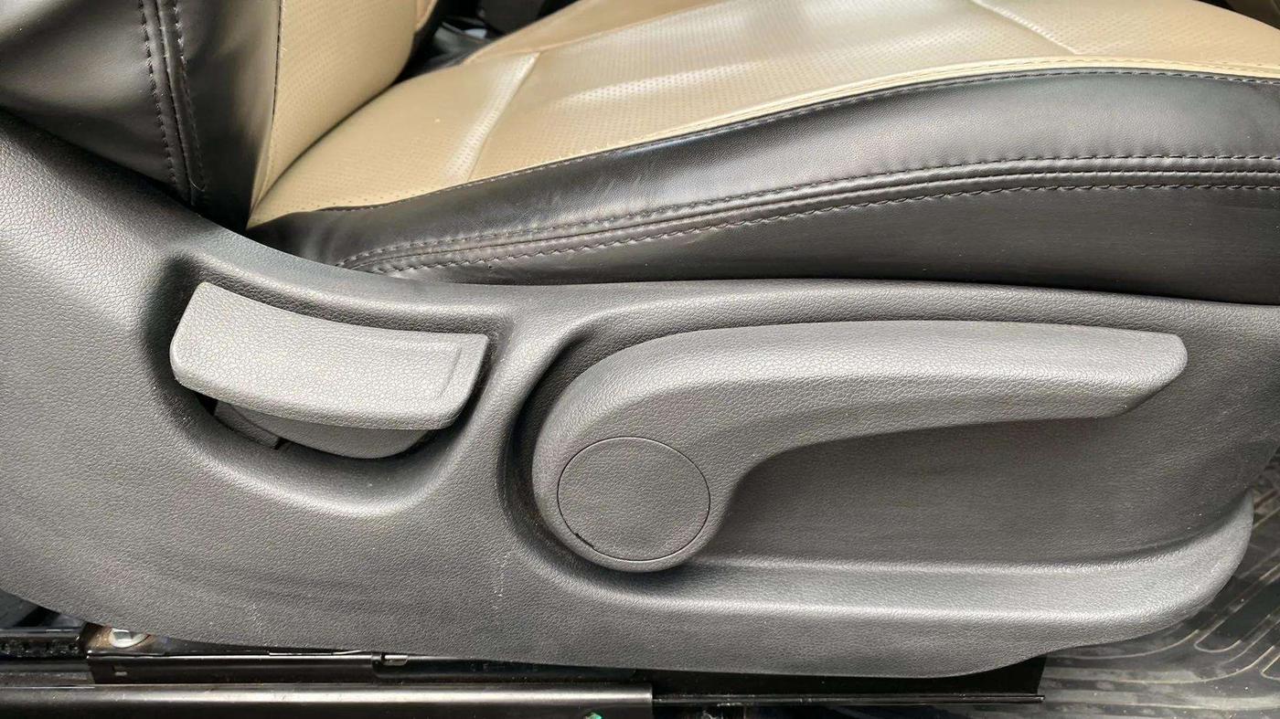 2019 Hyundai Verna 1.6 VTVT SX, Petrol, Manual, 36,205 km, Driver Side Adjustment Panel