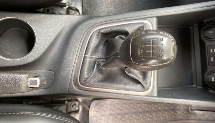 2019 Hyundai Verna 1.6 VTVT SX, Petrol, Manual, 36,205 km, Gear Lever