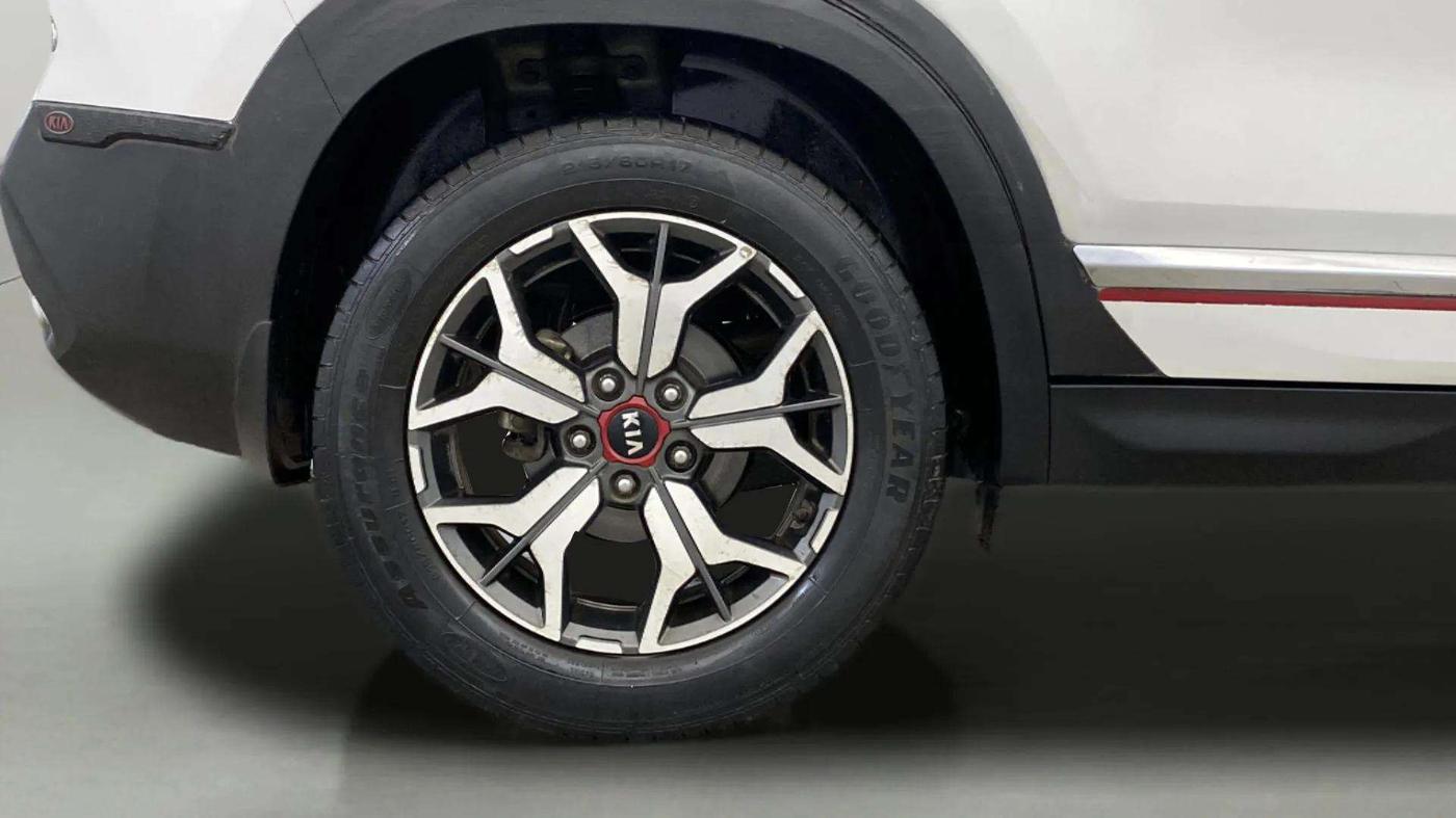 2020 KIA SELTOS GTX PLUS AT 1.5 DIESEL, Diesel, Automatic, 60,615 km, Right Rear Wheel