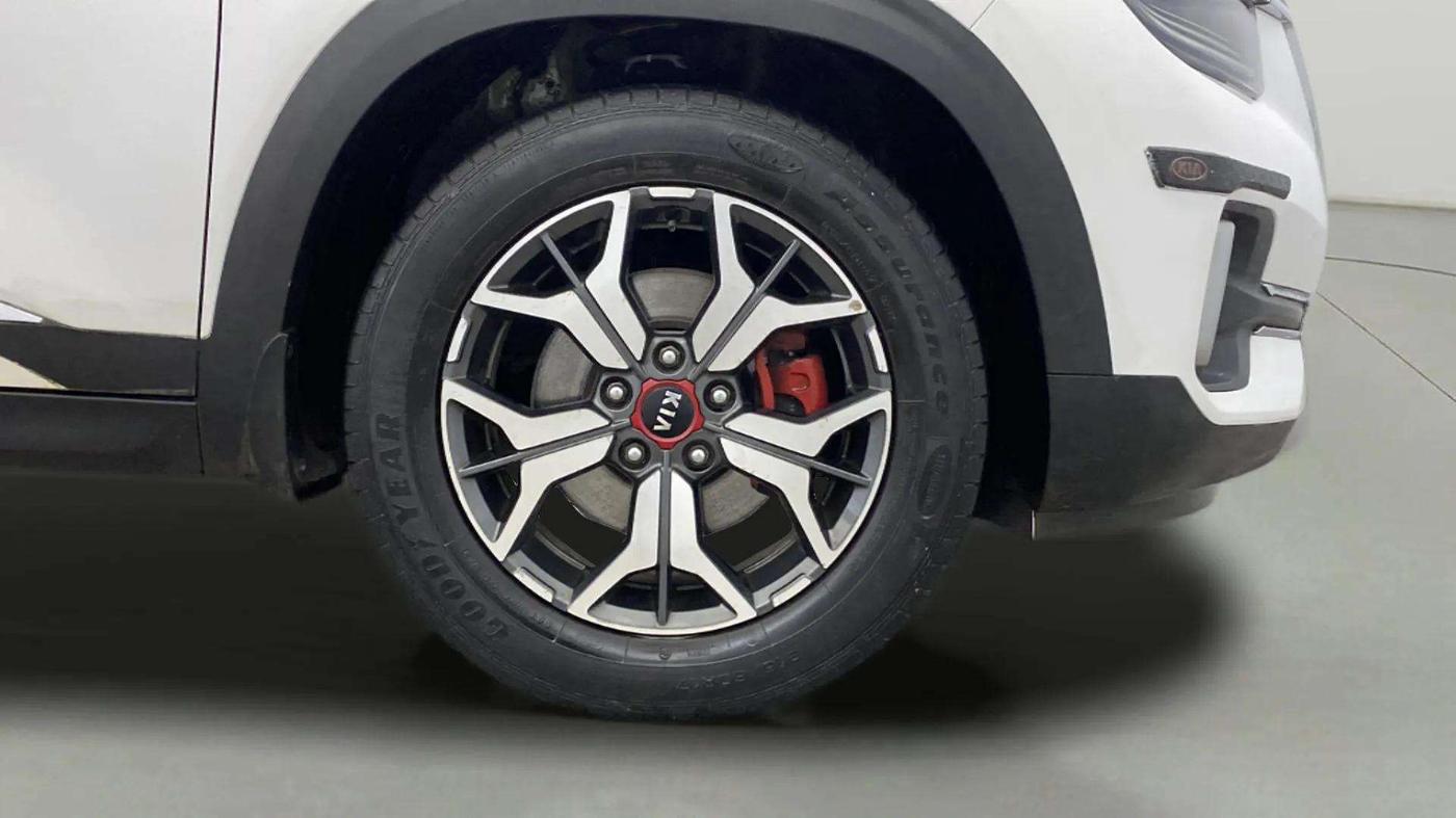 2020 KIA SELTOS GTX PLUS AT 1.5 DIESEL, Diesel, Automatic, 60,615 km, Right Front Wheel
