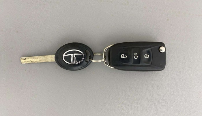 2023 Tata NEXON XMA PLUS SUNROOF PETROL, Petrol, Automatic, 36,650 km, Key Close Up
