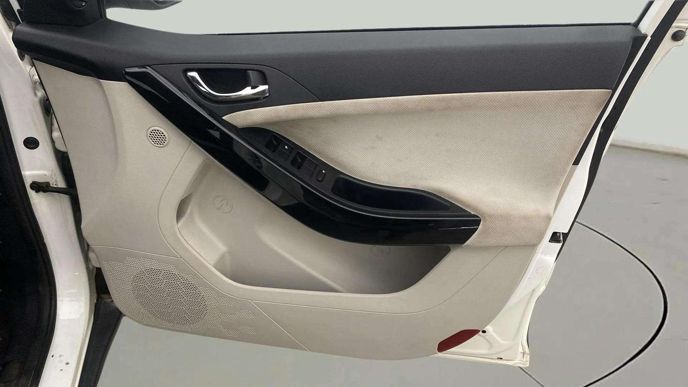 2022 Tata NEXON XZ PLUS PETROL, Petrol, Manual, 31,592 km, Driver Side Door Panels Control
