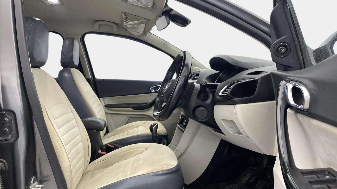 2022 Tata TIGOR XZ PLUS CNG, CNG, Manual, 74,711 km, Right Side Front Door Cabin