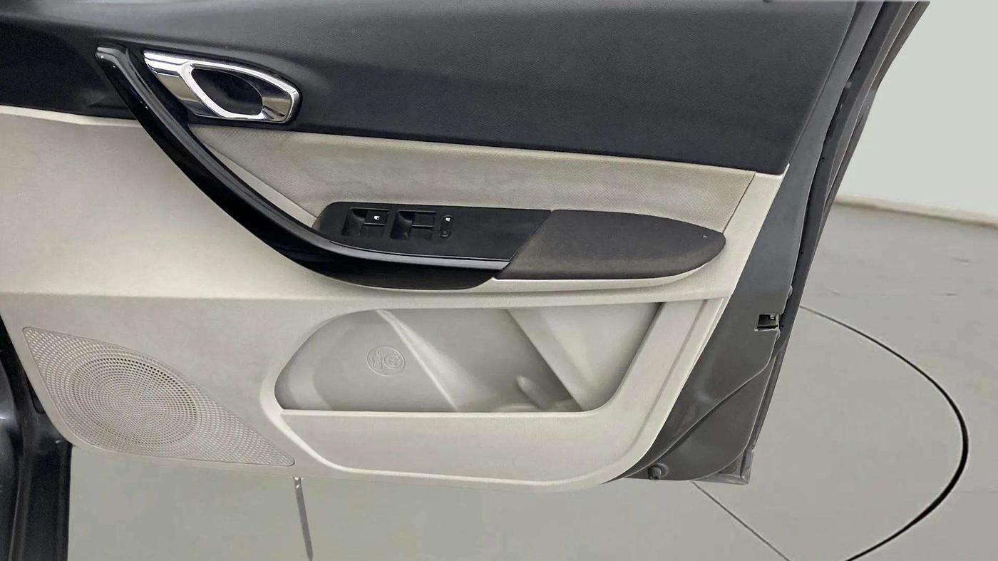 2022 Tata TIGOR XZ PLUS CNG, CNG, Manual, 74,711 km, Driver Side Door Panels Control