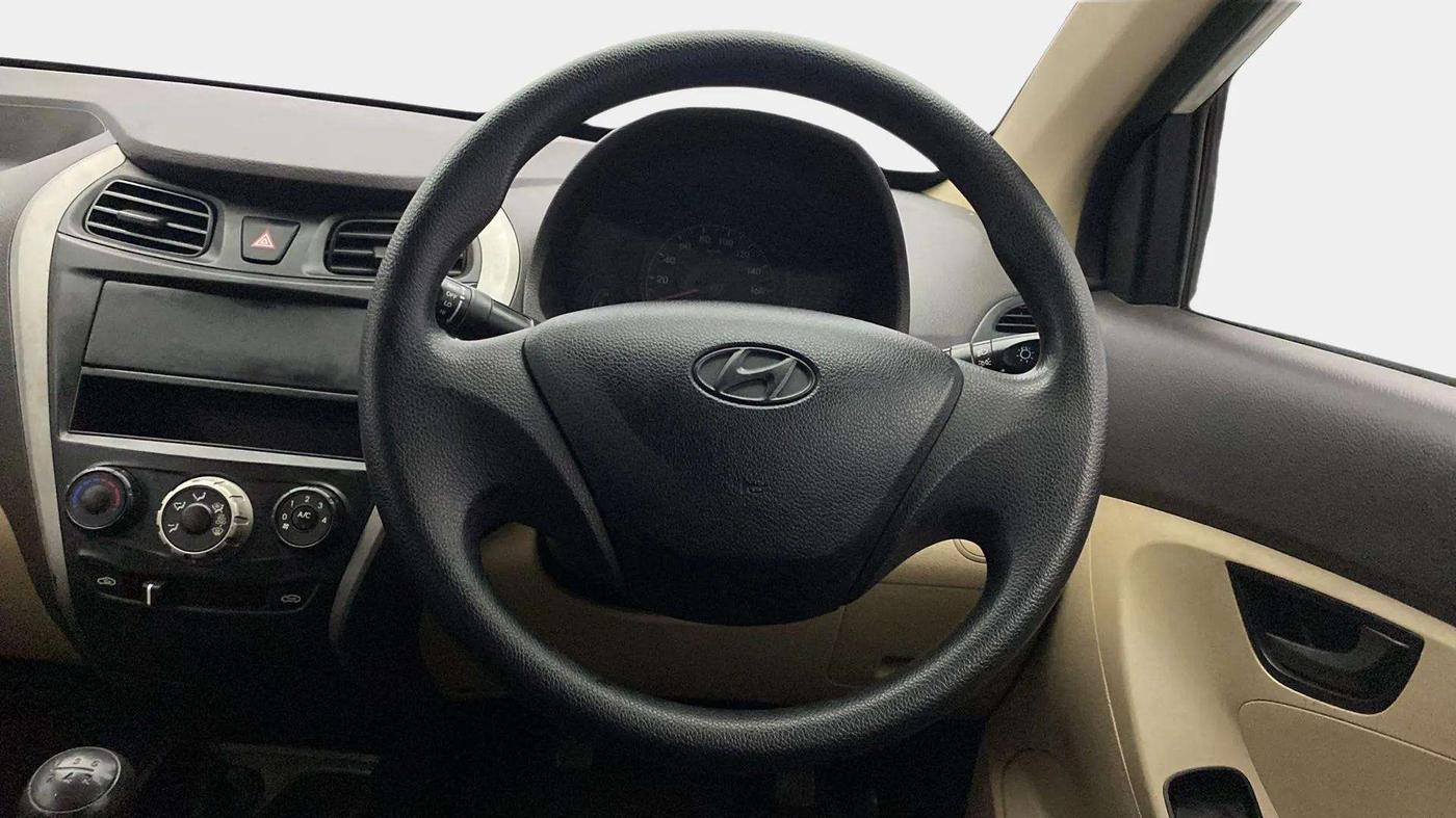 2017 Hyundai Eon ERA +, Petrol, Manual, 67,350 km, Steering Wheel Close Up