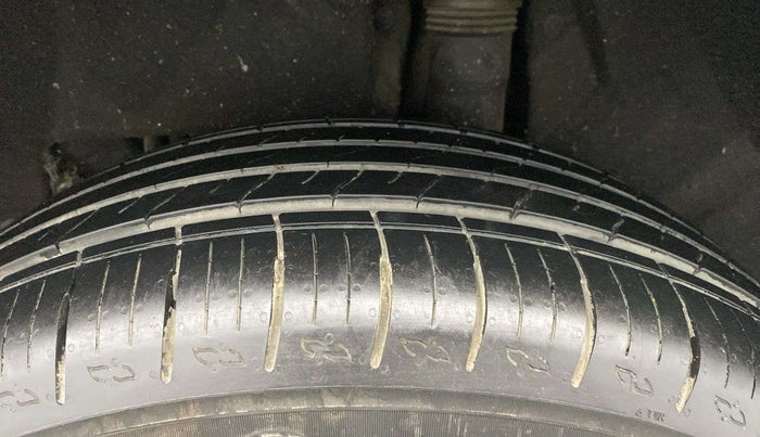 2022 Mahindra XUV700 MX P MT 5 STR, Petrol, Manual, 4,269 km, Left Rear Tyre Tread