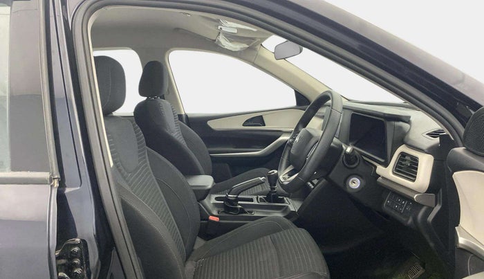 2022 Mahindra XUV700 MX P MT 5 STR, Petrol, Manual, 4,269 km, Right Side Front Door Cabin