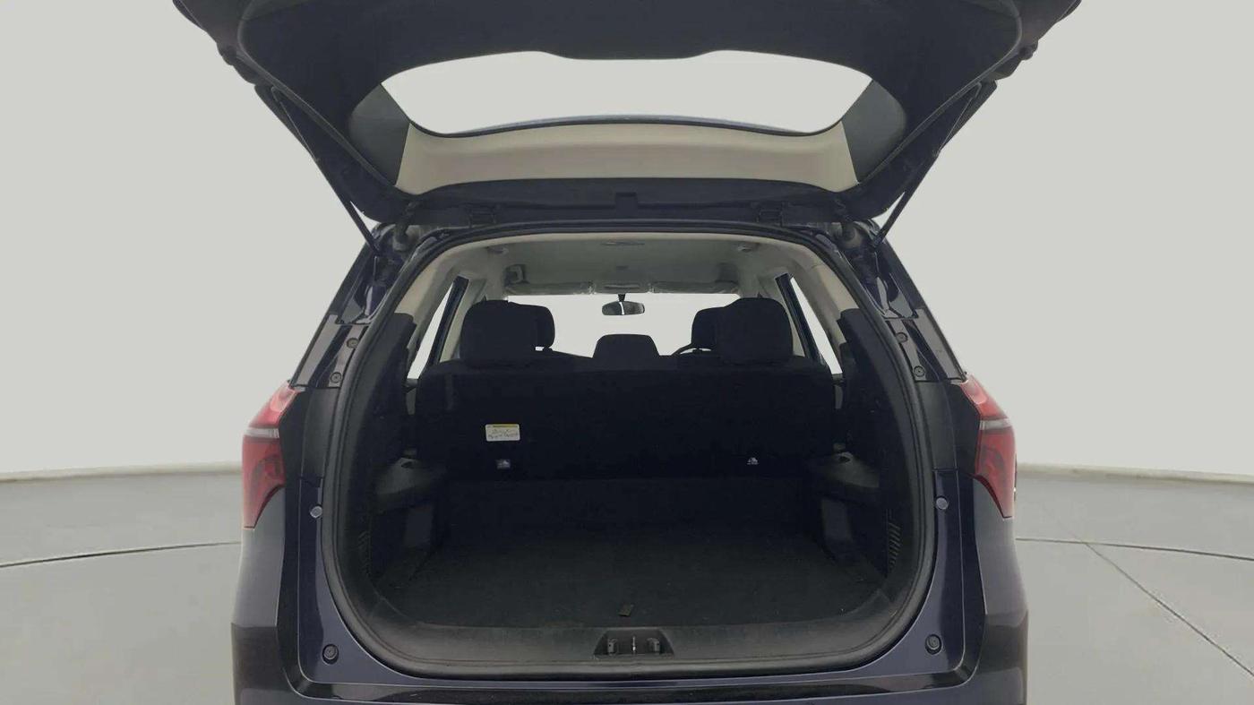 2022 Mahindra XUV700 MX P MT 5 STR, Petrol, Manual, 4,285 km, Boot Open Zoomed View