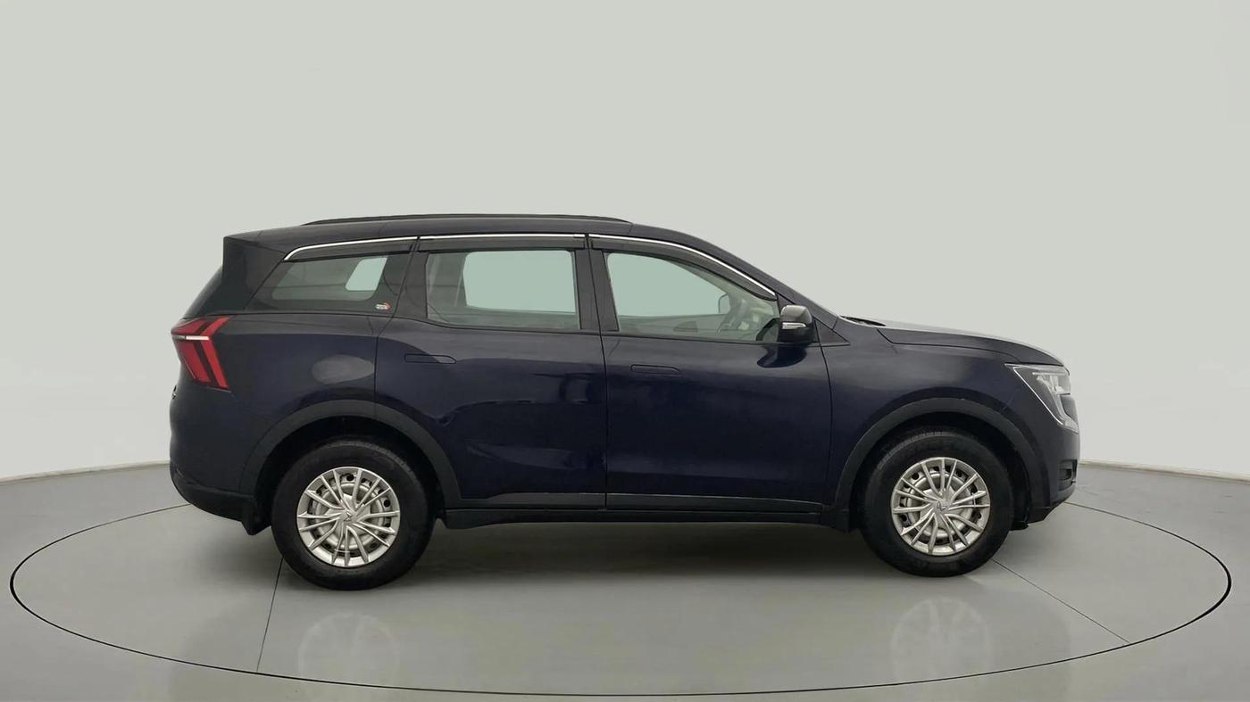 2022 Mahindra XUV700 MX P MT 5 STR, Petrol, Manual, 4,285 km, Right Side View