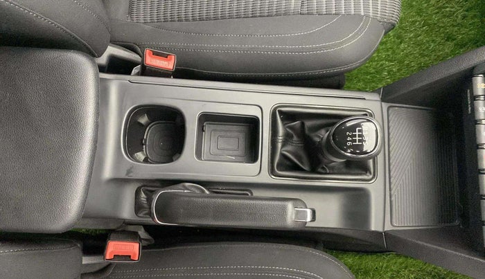 2022 Mahindra XUV700 MX P MT 5 STR, Petrol, Manual, 4,269 km, Gear Lever