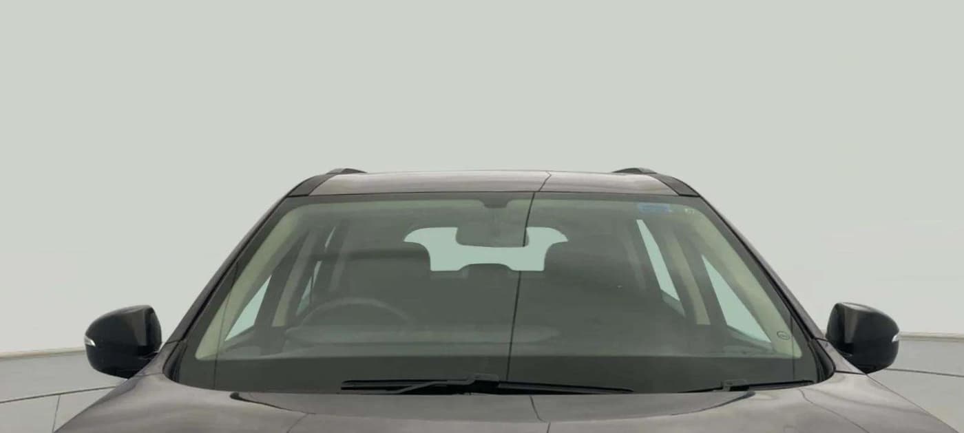 2022 Mahindra XUV700 MX P MT 5 STR, Petrol, Manual, 4,285 km, Front Windshield
