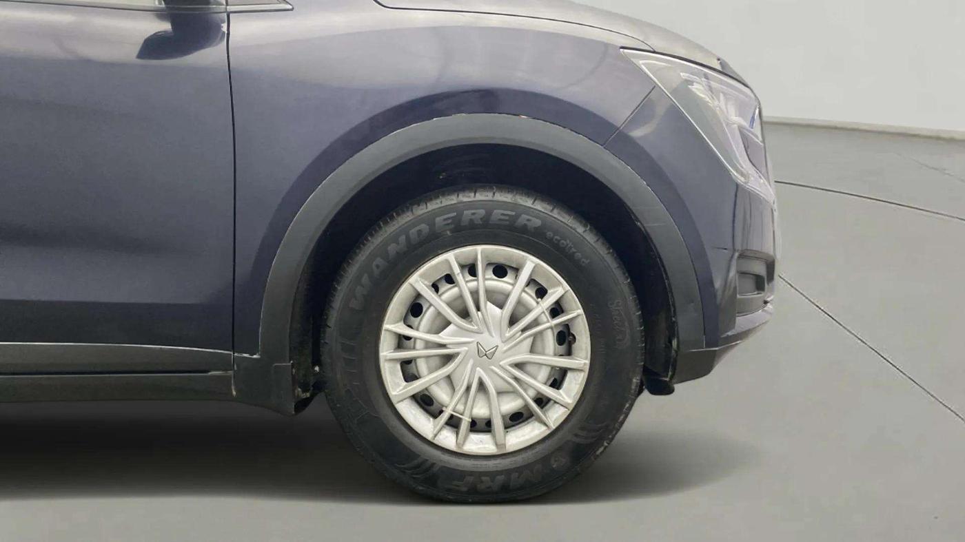 2022 Mahindra XUV700 MX P MT 5 STR, Petrol, Manual, 4,285 km, Right Front Wheel