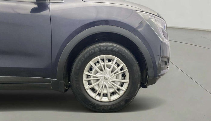 2022 Mahindra XUV700 MX P MT 5 STR, Petrol, Manual, 4,269 km, Right Front Wheel