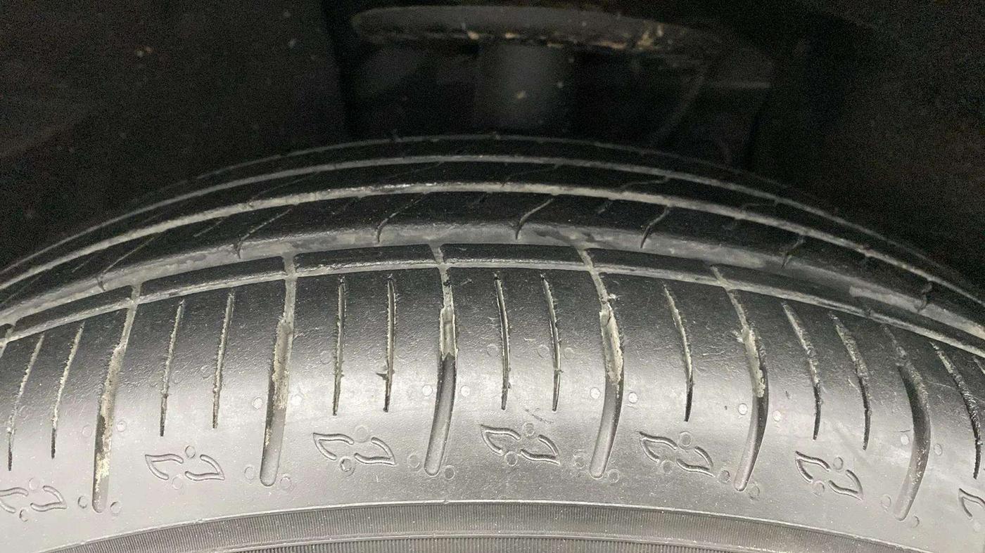 2022 Mahindra XUV700 MX P MT 5 STR, Petrol, Manual, 4,285 km, Left Front Tyre Tread