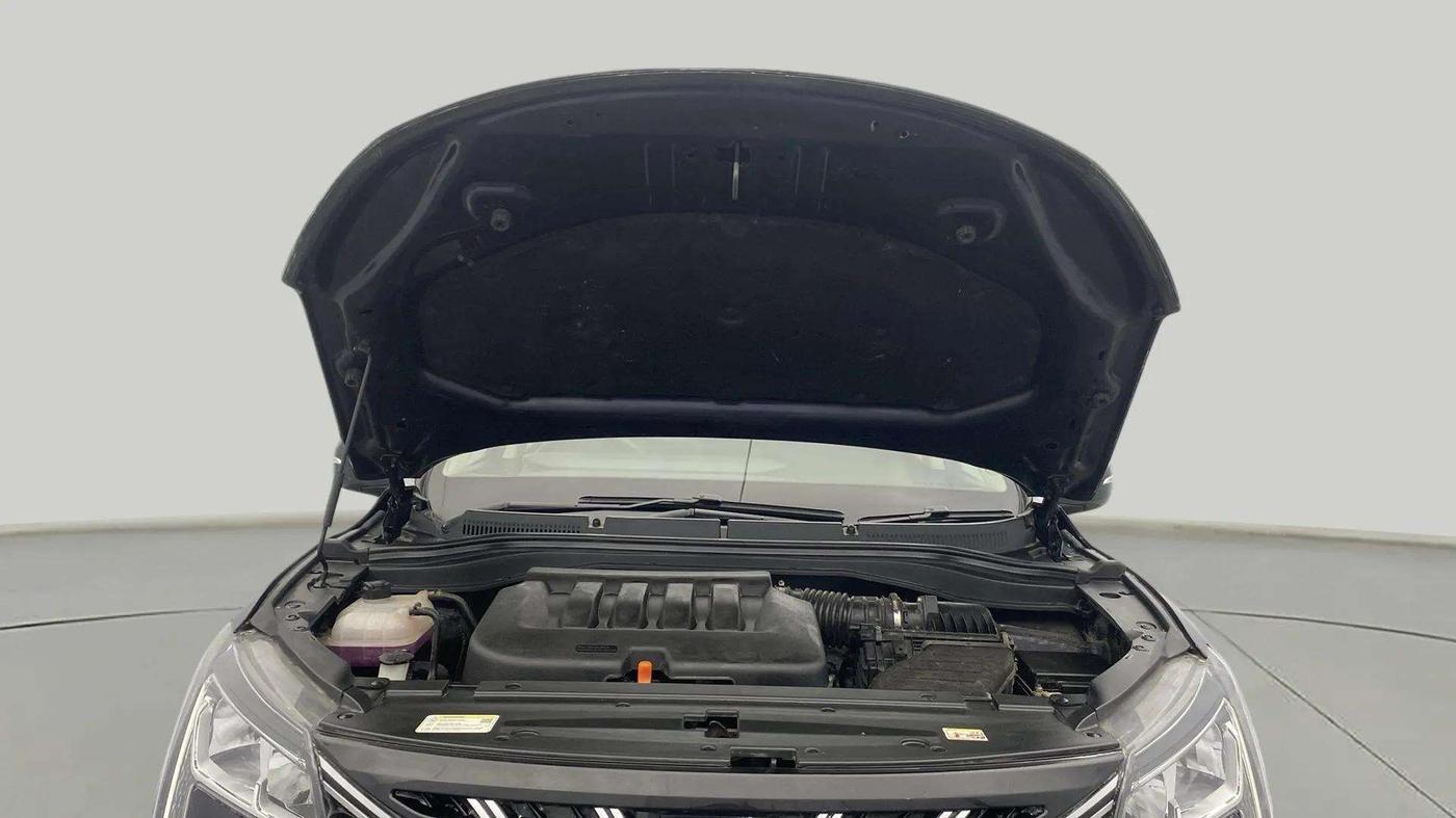 2022 Mahindra XUV700 MX P MT 5 STR, Petrol, Manual, 4,285 km, Open Bonet