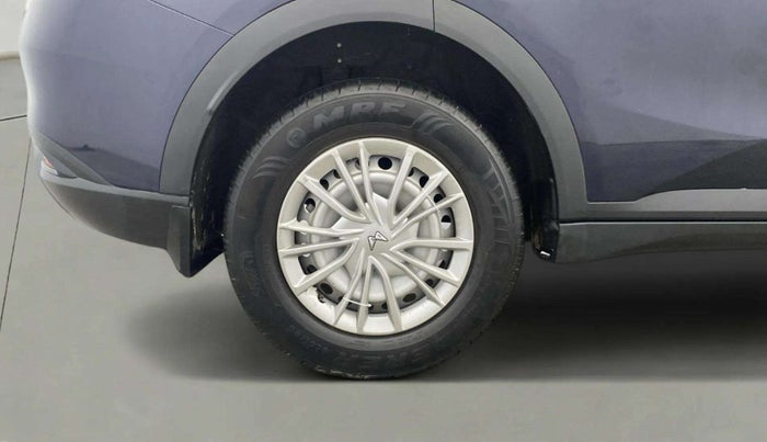 2022 Mahindra XUV700 MX P MT 5 STR, Petrol, Manual, 4,269 km, Right Rear Wheel