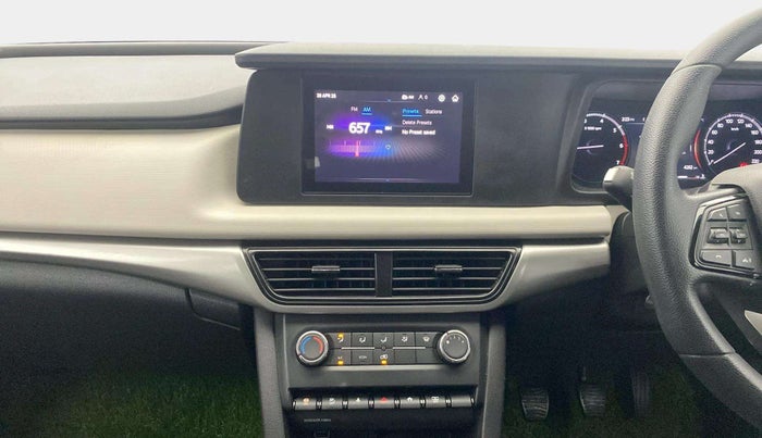 2022 Mahindra XUV700 MX P MT 5 STR, Petrol, Manual, 4,269 km, Air Conditioner