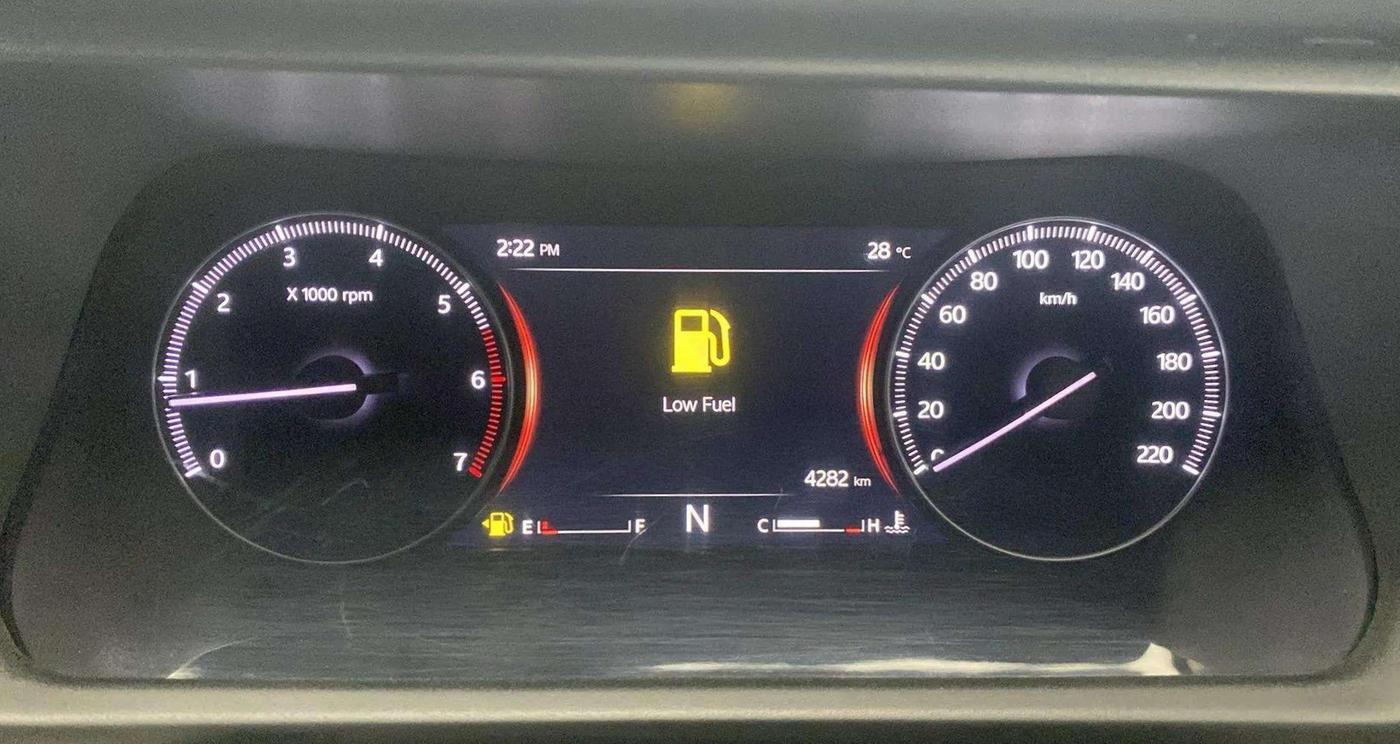 2022 Mahindra XUV700 MX P MT 5 STR, Petrol, Manual, 4,285 km, Odometer Image