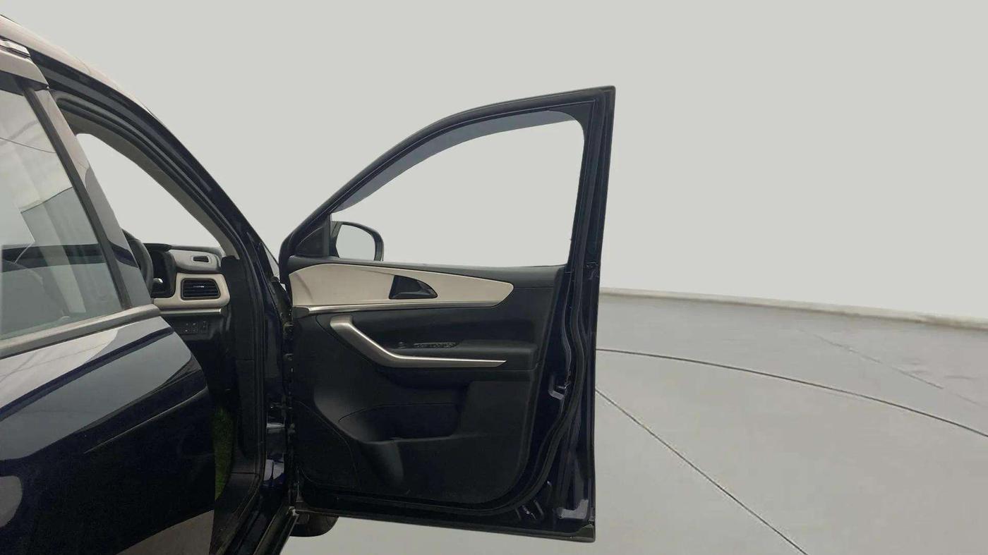 2022 Mahindra XUV700 MX P MT 5 STR, Petrol, Manual, 4,285 km, RHS Front Door