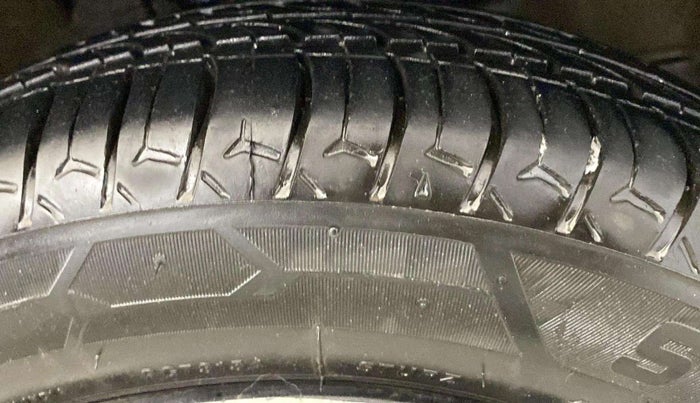 2013 Maruti Wagon R 1.0 VXI, Petrol, Manual, 92,399 km, Right Front Tyre Tread