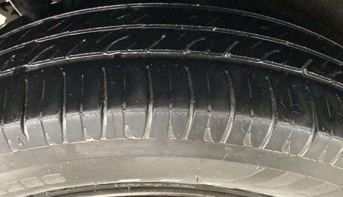 2013 Maruti Wagon R 1.0 VXI, Petrol, Manual, 92,399 km, Left Front Tyre Tread