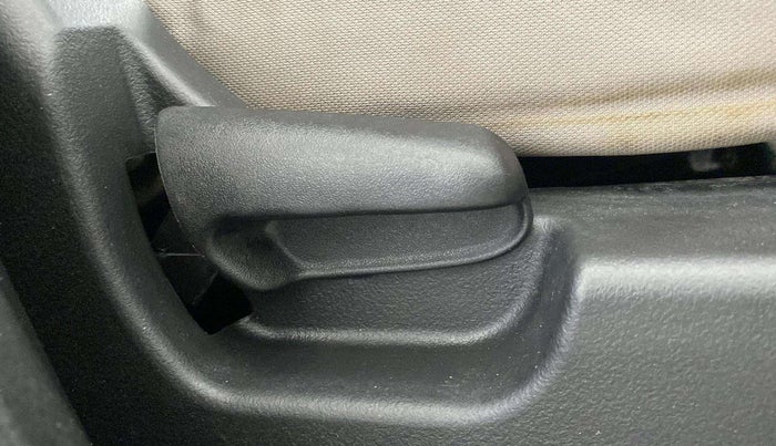 2013 Maruti Wagon R 1.0 VXI, Petrol, Manual, 92,399 km, Driver Side Adjustment Panel