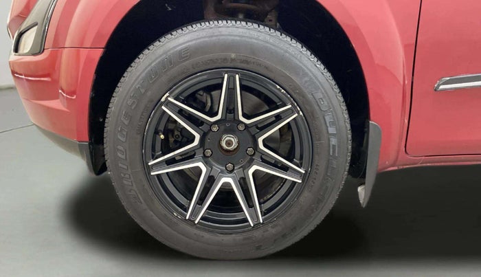 2020 Mahindra XUV500 W5, Diesel, Manual, 25,774 km, Left Front Wheel