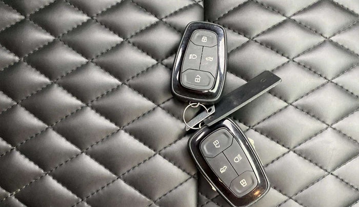 2023 Tata PUNCH ACCOMPLISHED AMT, Petrol, Automatic, 18,490 km, Key Close Up