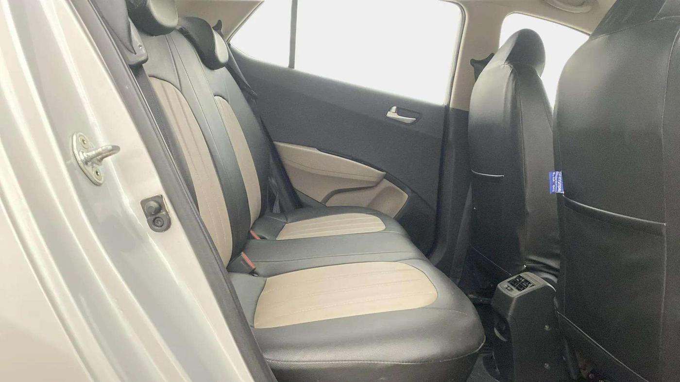 2016 Hyundai Grand i10 ASTA (O) 1.2 KAPPA VTVT, Petrol, Manual, 38,321 km, Right Side Rear Door Cabin