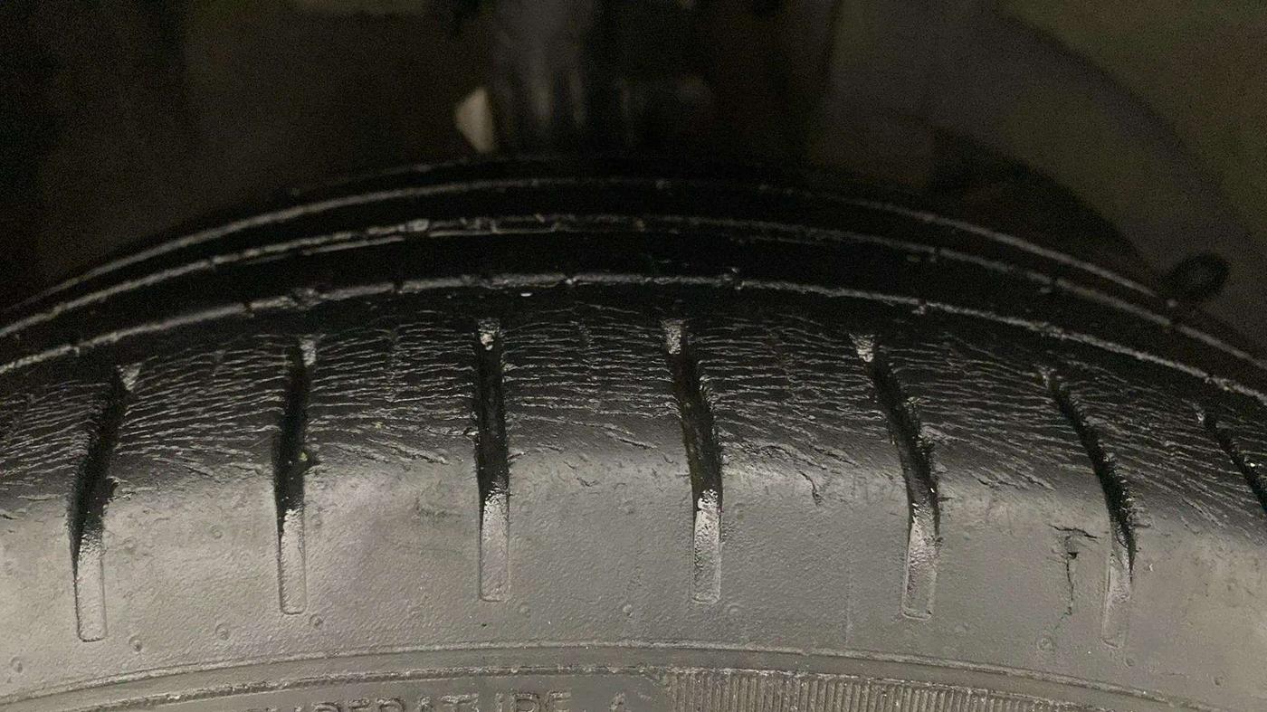 2017 Maruti Baleno ZETA CVT PETROL 1.2, Petrol, Automatic, 52,592 km, Right Front Tyre Tread