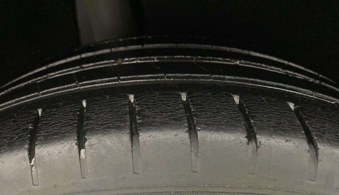 2017 Maruti Baleno ZETA CVT PETROL 1.2, Petrol, Automatic, 52,075 km, Right Rear Tyre Tread