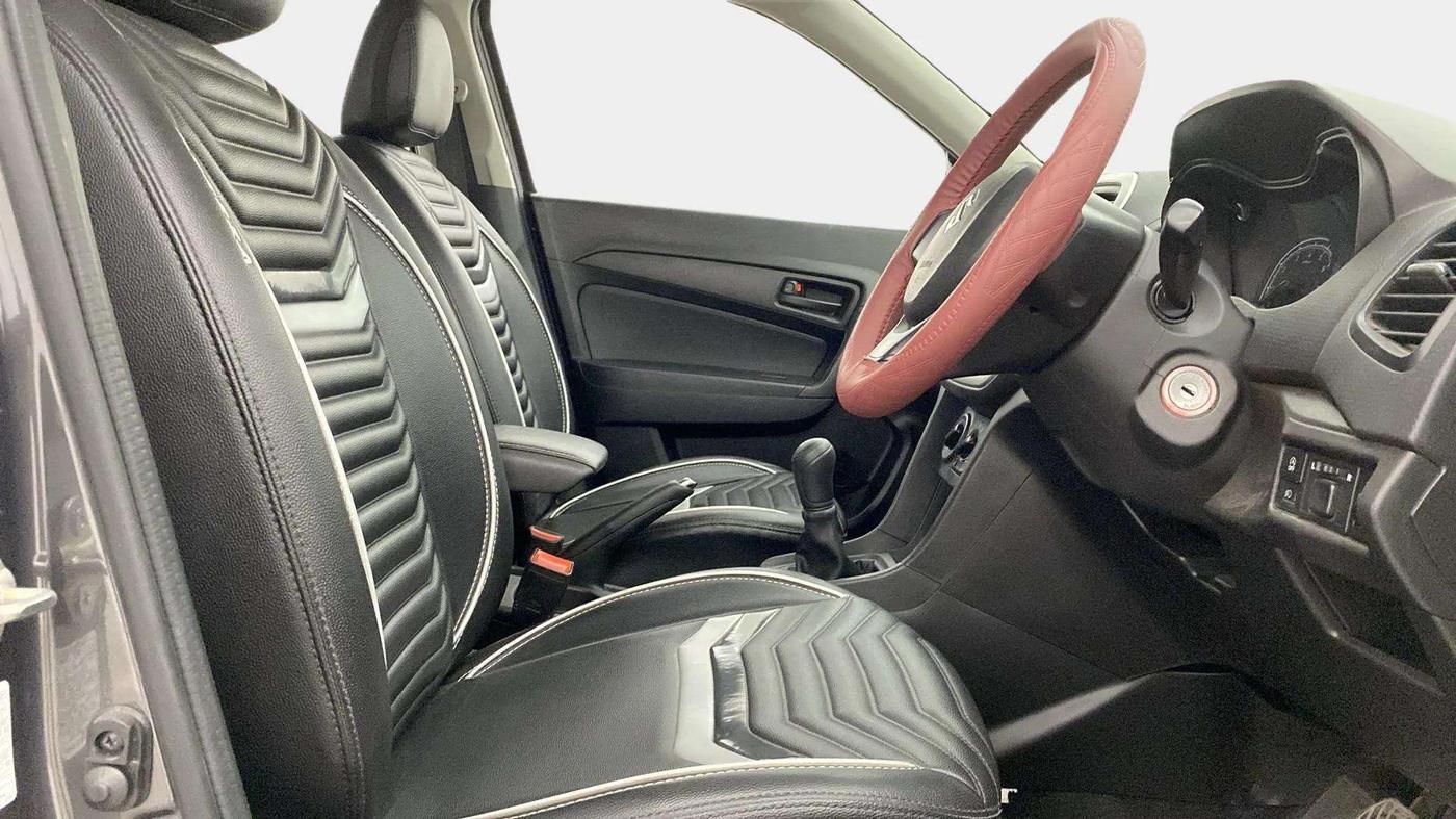 2021 Maruti Vitara Brezza LXI, Petrol, Manual, 27,313 km, Right Side Front Door Cabin