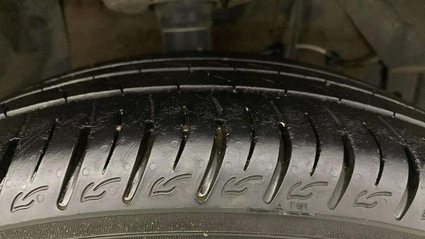 2021 Maruti Vitara Brezza LXI, Petrol, Manual, 27,313 km, Right Front Tyre Tread